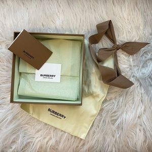 BURBERRY BOX, DUST BAG + WRAPPING PAPER